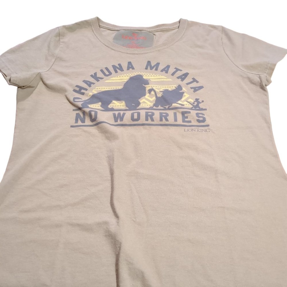 NWOT's Woman's Medium Lion King Tee Shirt No Worries
